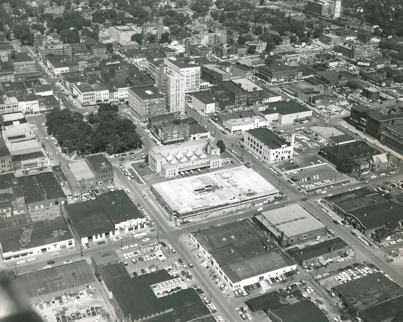 1958: 3-deck parking